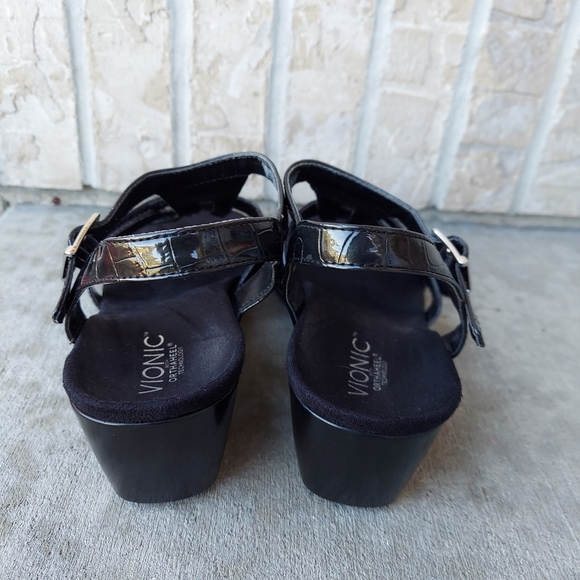Vionic sandals women's😃😃😃 Size 9 wide - Picture 3 of 8